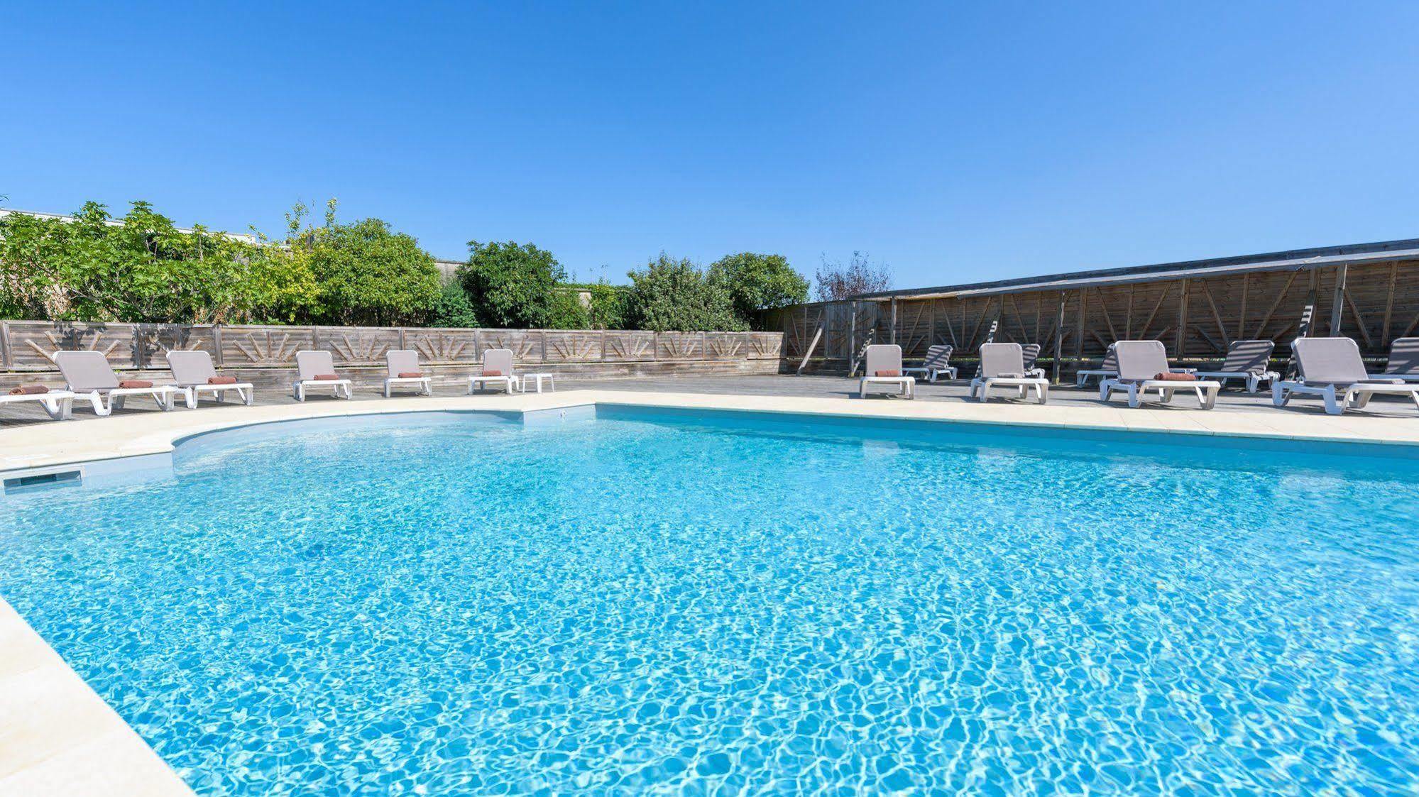 Cit'Hotel Le Relais Du Boisniard Шамбрето Экстерьер фото